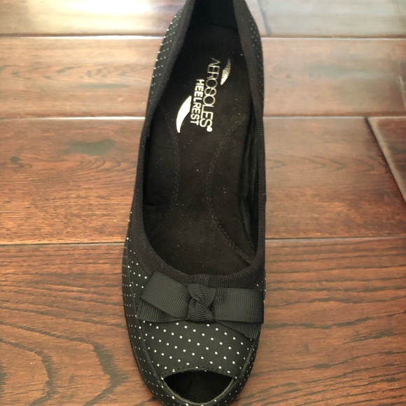 Shoes - Picture 6 of 7